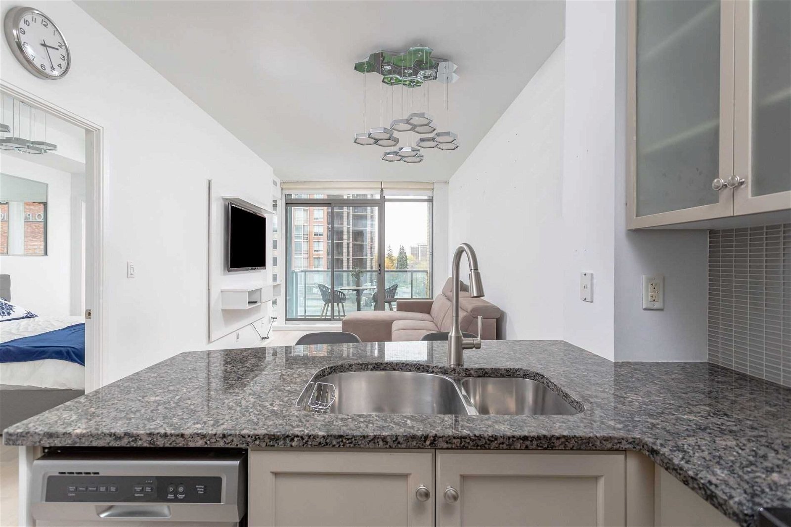 18 Yorkville Ave, unit 418 for sale - image #7