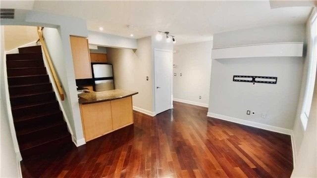 415 Jarvis St, unit 331 for rent - image #4