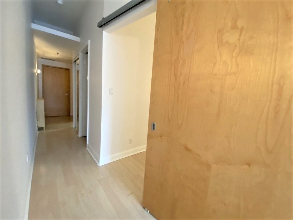700 King St W, unit 212 for rent - image #29