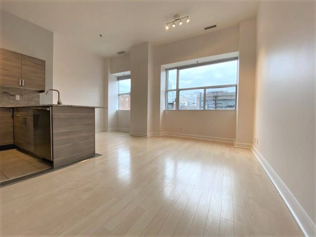 700 King St W, unit 212 for rent - image #3