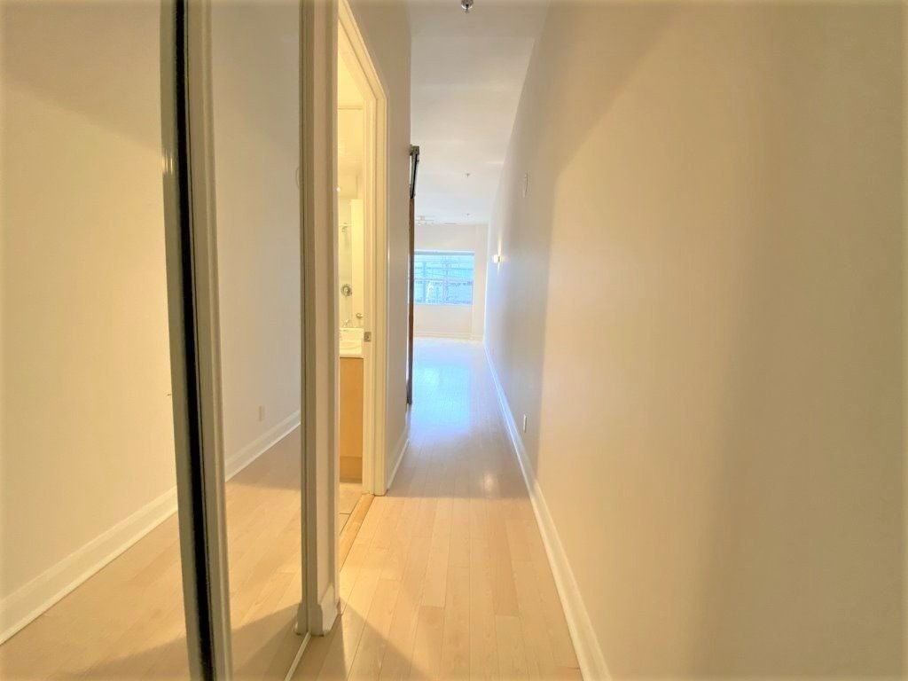 700 King St W, unit 212 for rent - image #32