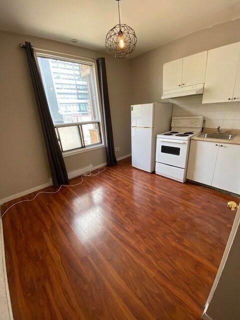 37 Mutual St for rent 