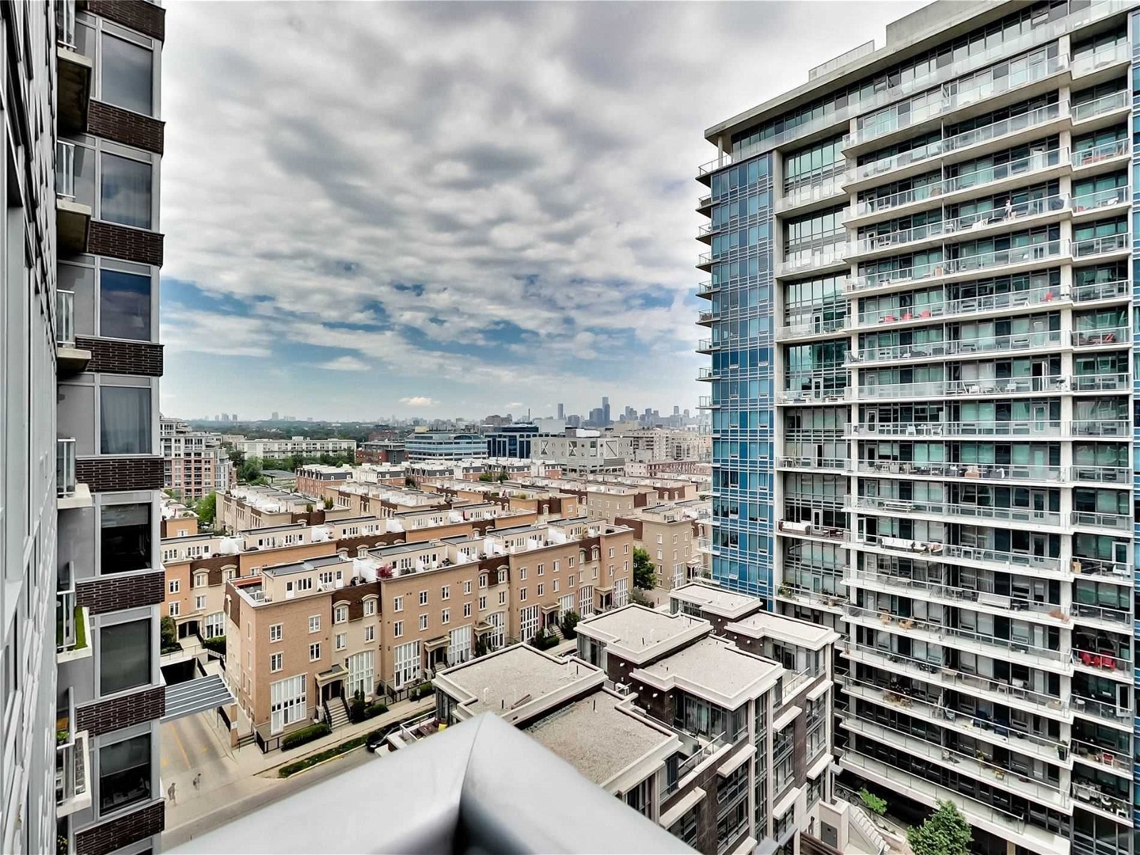 59 East Liberty  St, unit 1101 for rent - image #21