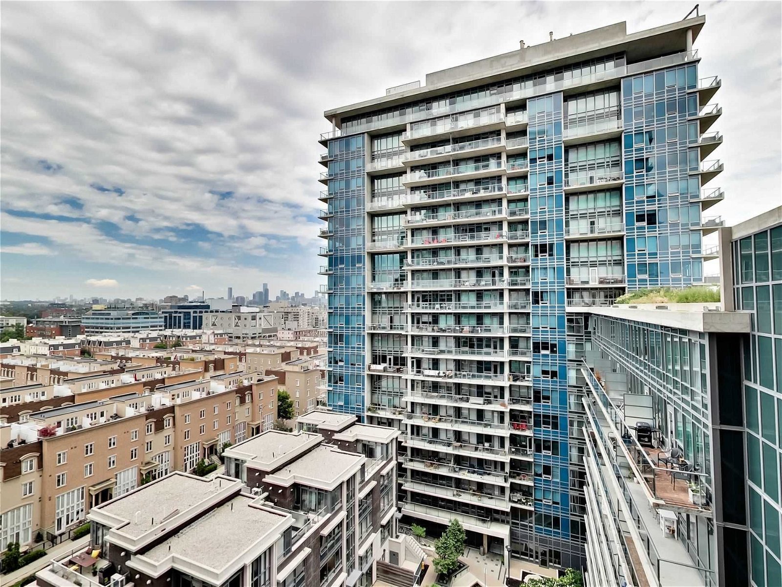 59 East Liberty  St, unit 1101 for rent - image #22