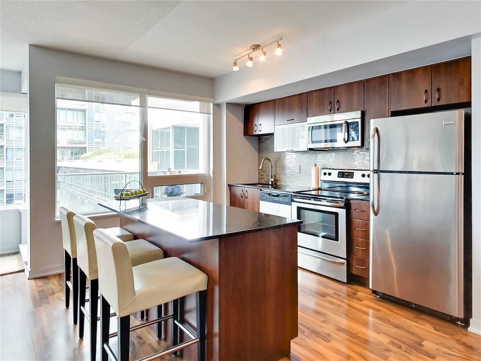 59 East Liberty  St, unit 1101 for rent - image #7