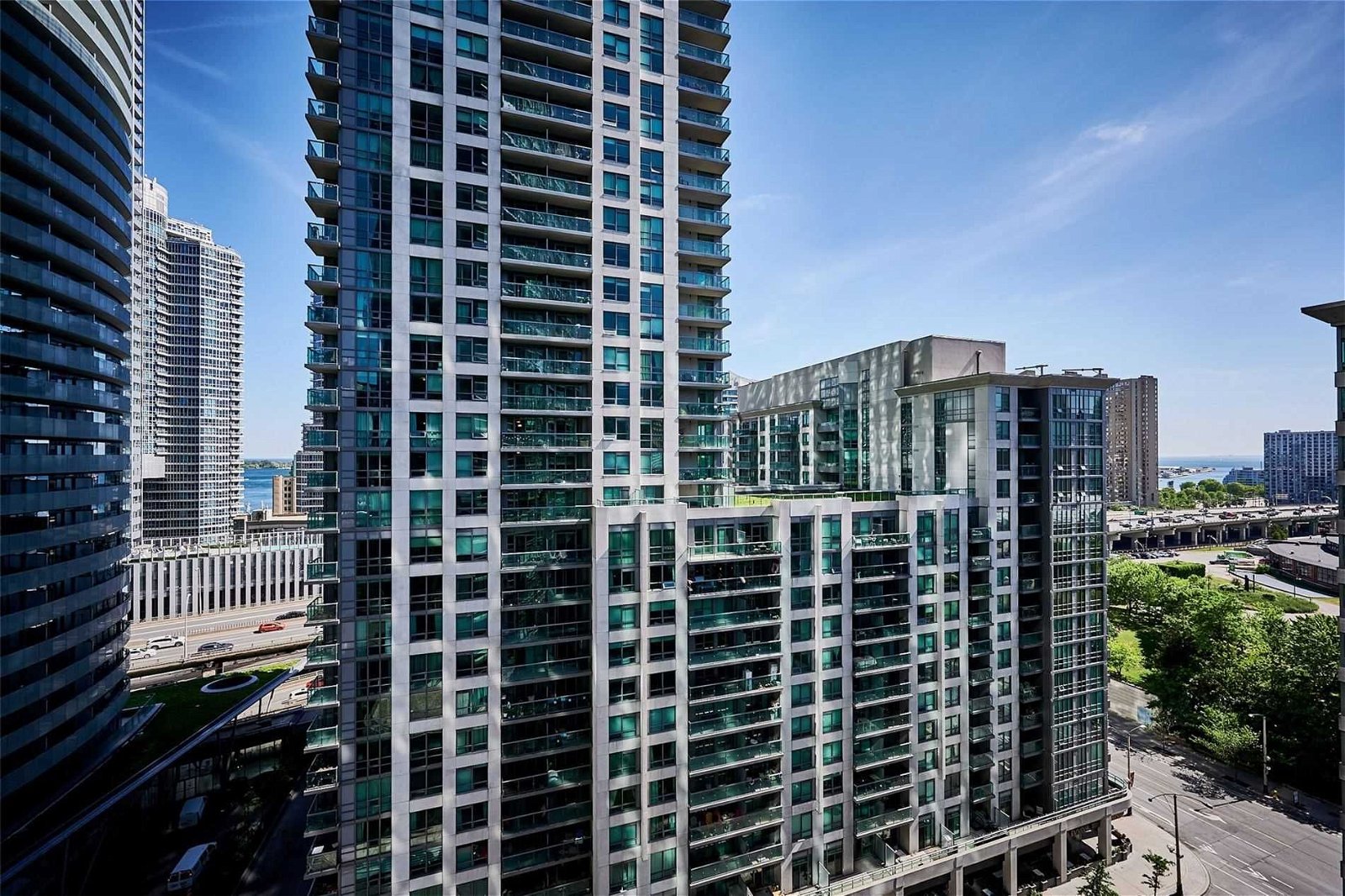 30 Grand Trunk Cres, unit 1711 for sale - image #10