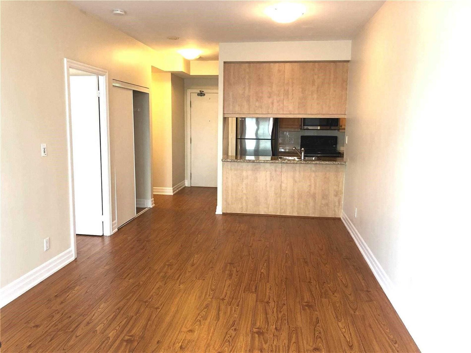500 St Clair Ave W, unit 1802 for rent - image #2