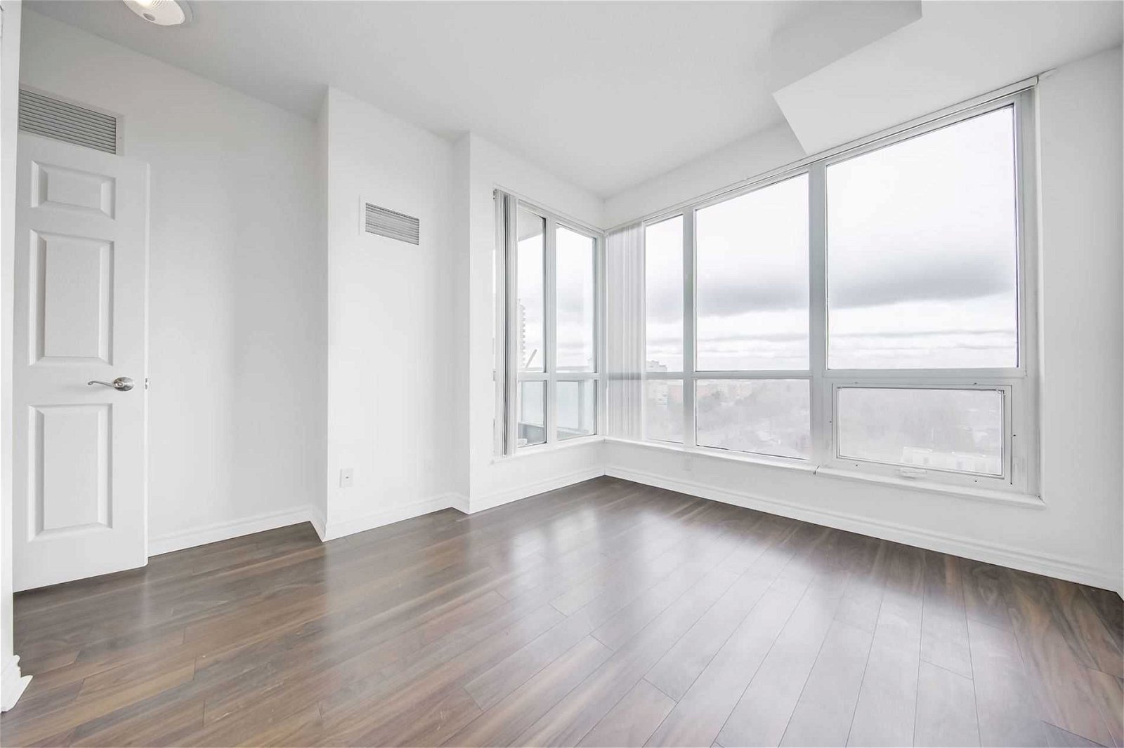 18 Holmes Ave, unit 1015 for sale - image #19