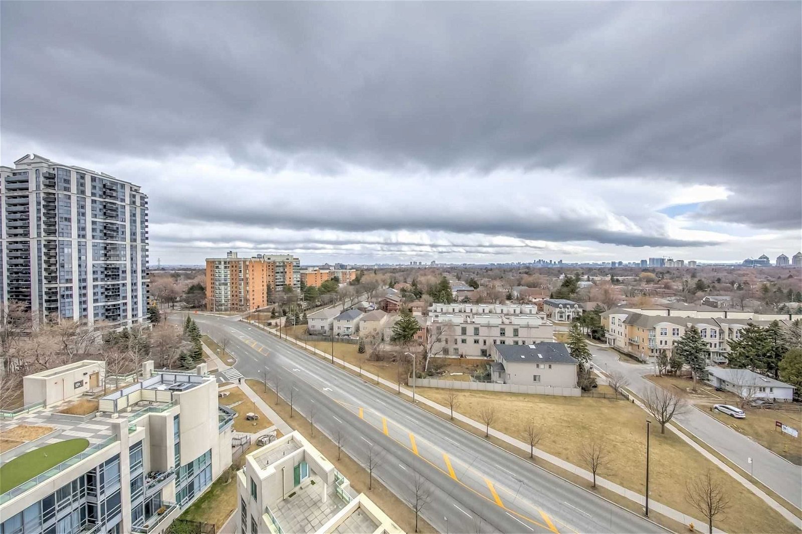 18 Holmes Ave, unit 1015 for sale - image #22