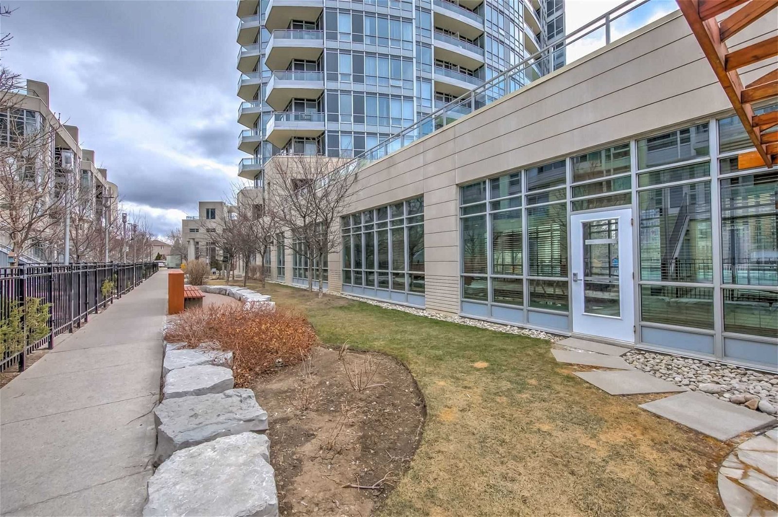 18 Holmes Ave, unit 1015 for sale - image #36