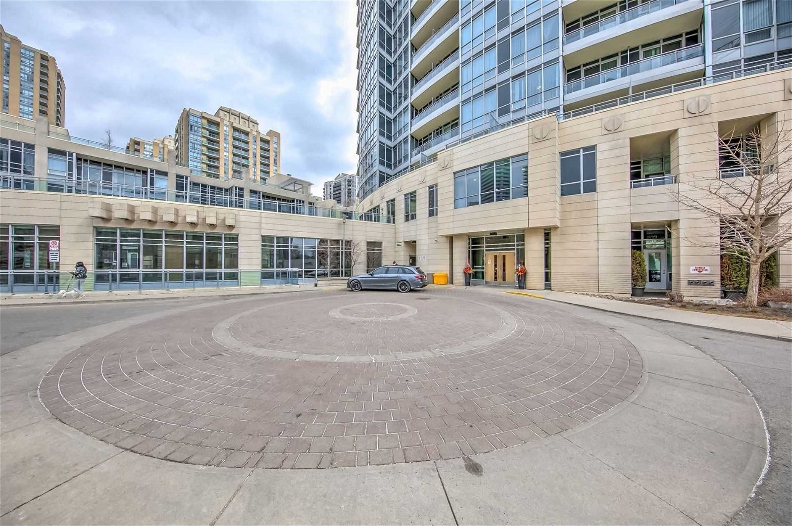 18 Holmes Ave, unit 1015 for sale - image #38