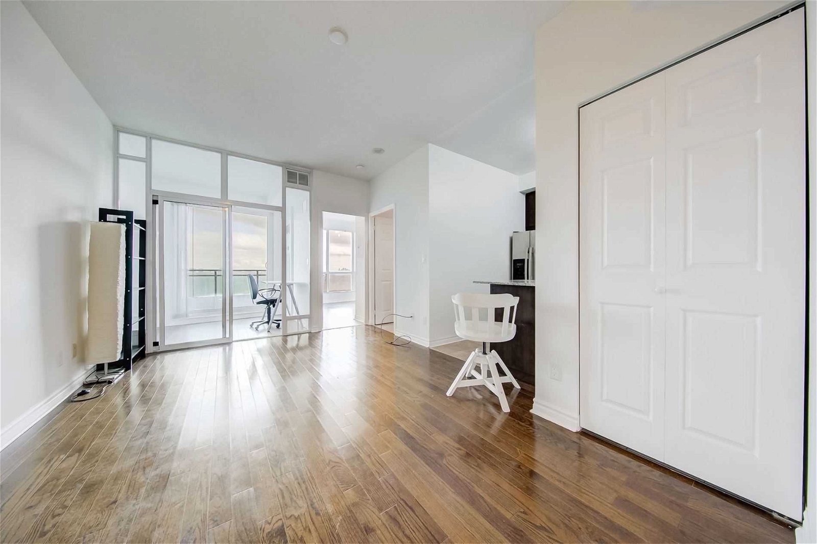 18 Holmes Ave, unit 1015 for sale - image #7