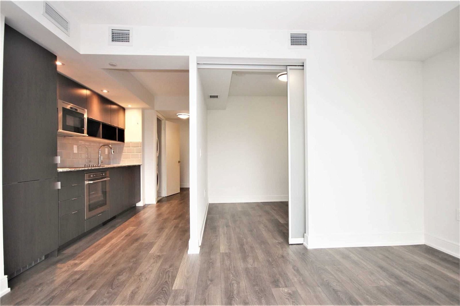89 Mcgill St, unit 1507 for rent - image #4