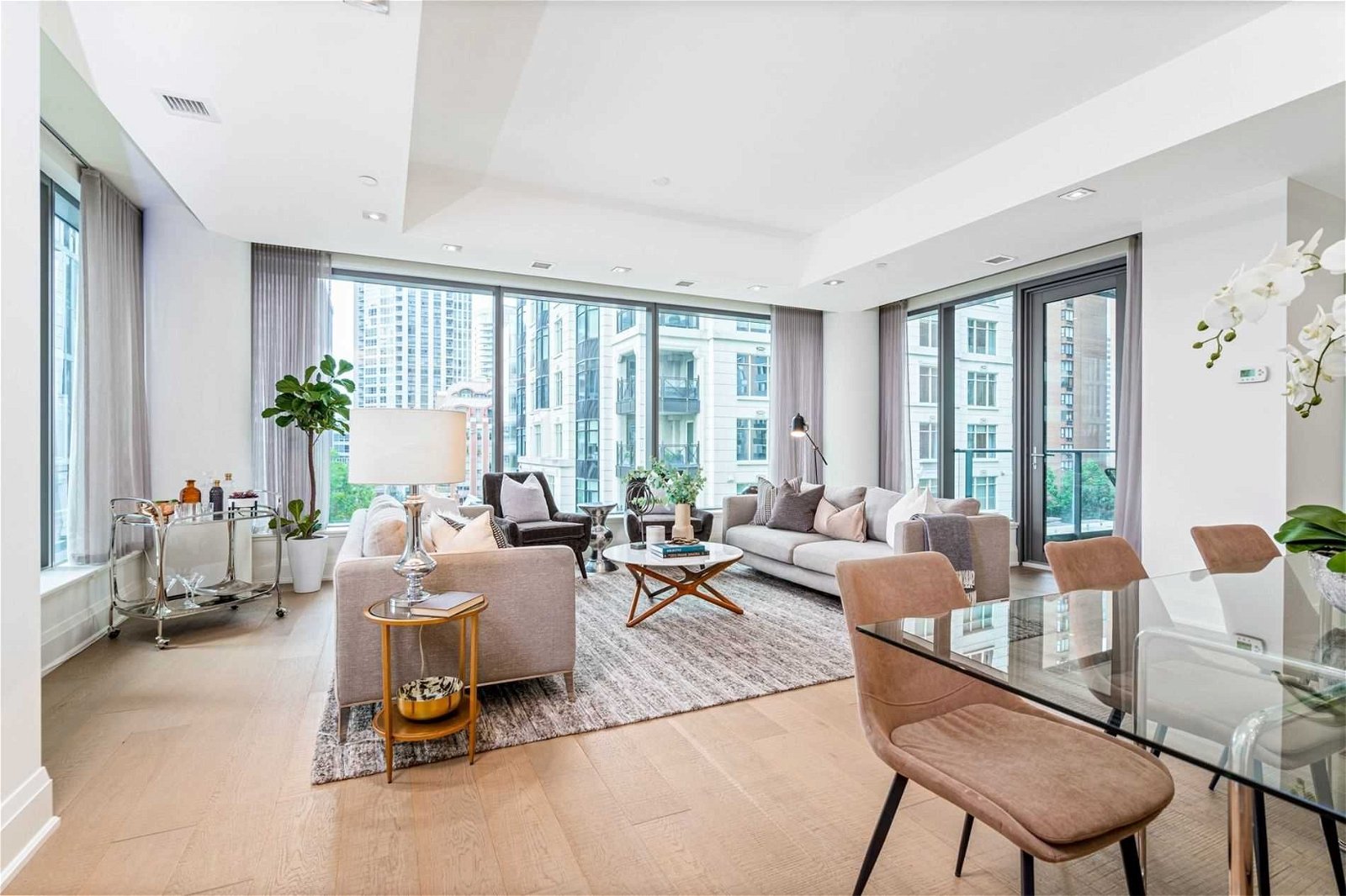 77 Charles St W, unit 601 for sale - image #4