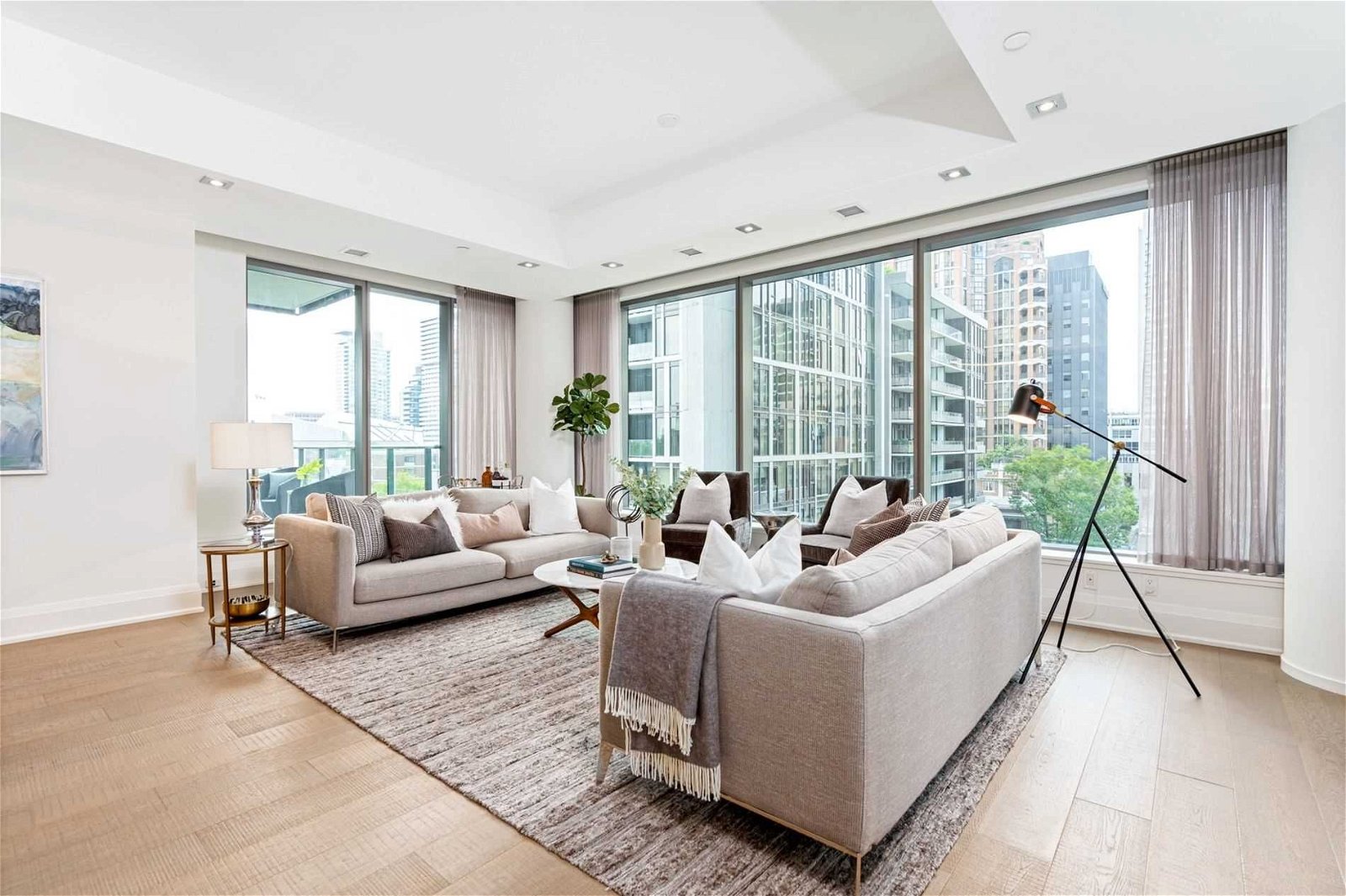 77 Charles St W, unit 601 for sale - image #5