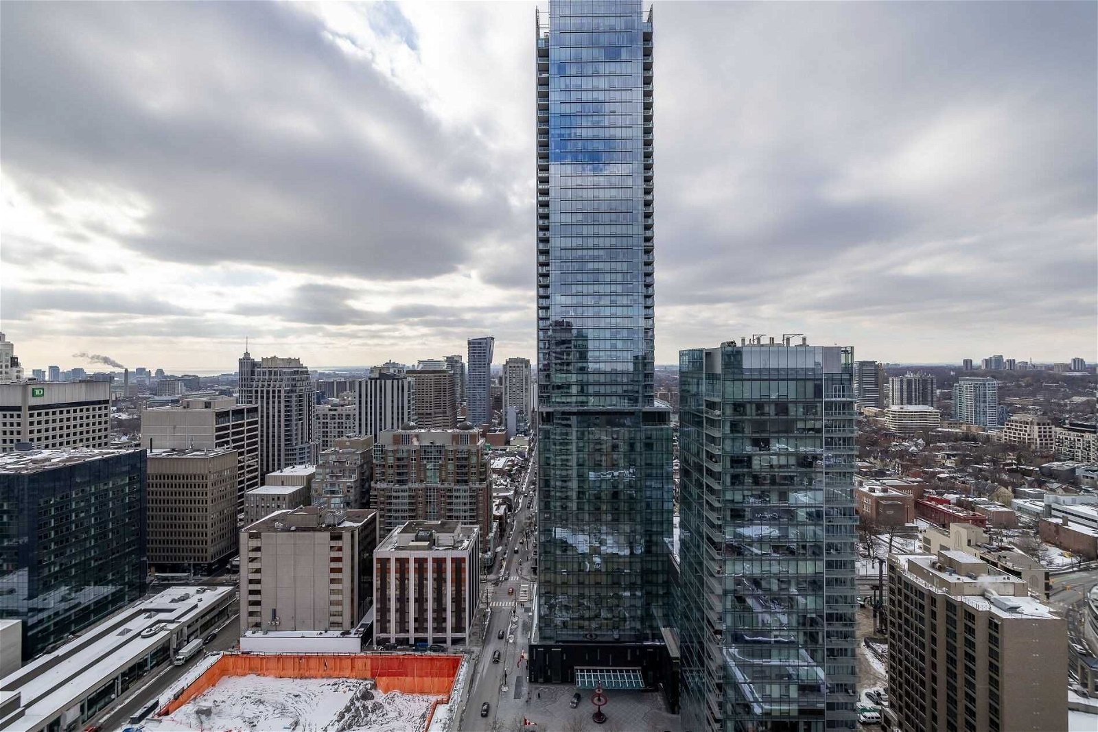 18 Yorkville Ave, unit 3102 for rent - image #22