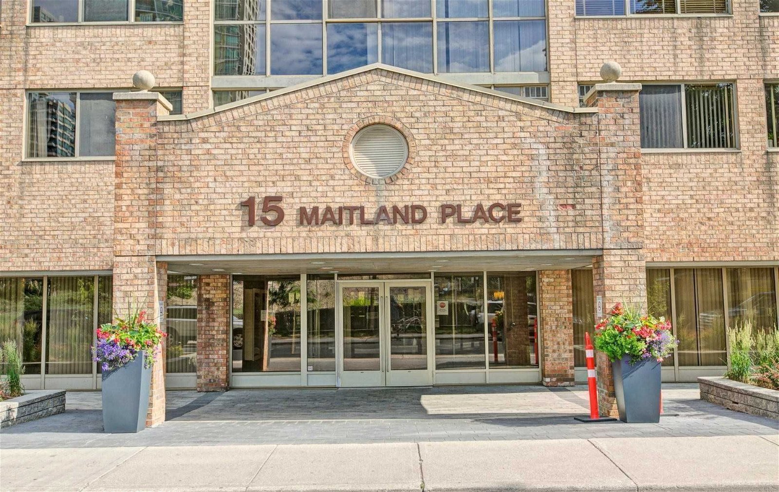 15 Maitland Pl, unit 1507 for sale - image #1