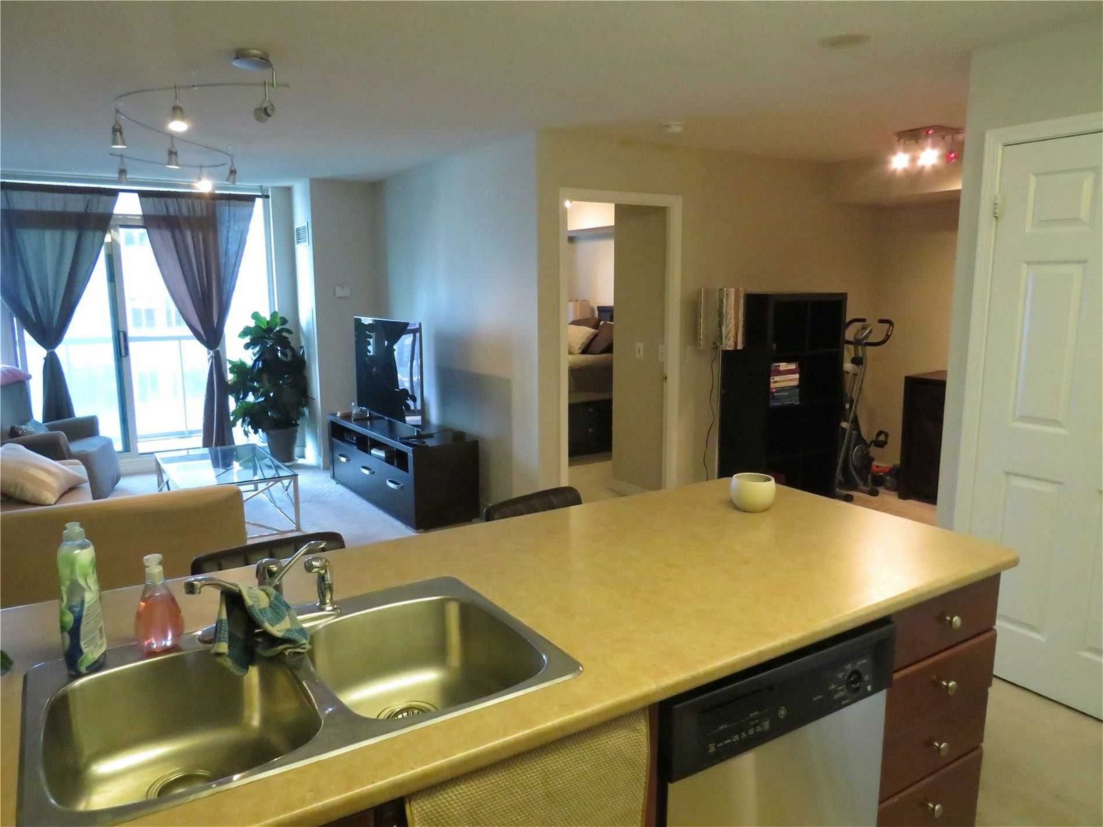 30 Grand Trunk Cres, unit 2805 for rent - image #16