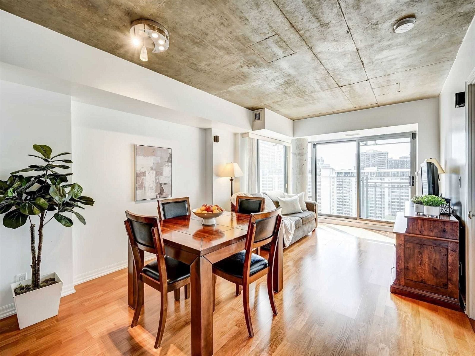 22 Wellesley St E for rent  - image #10
