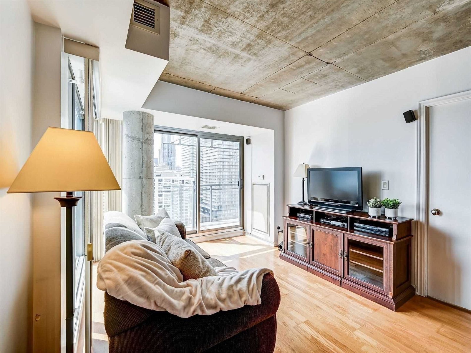 22 Wellesley St E for rent  - image #9