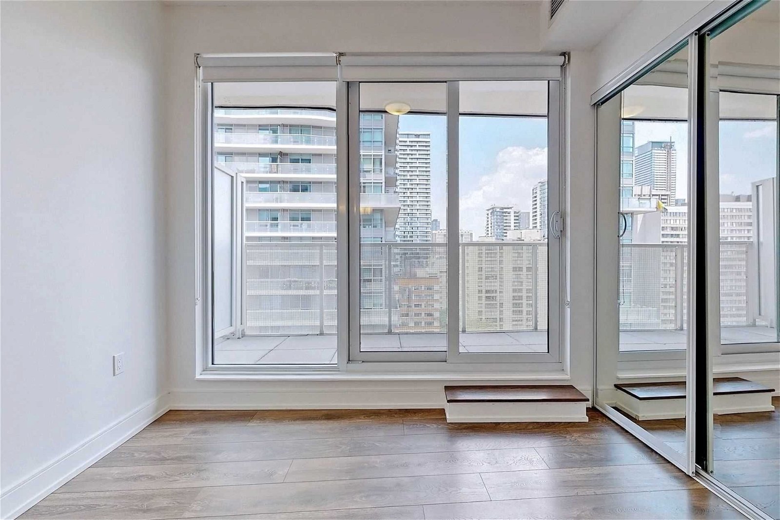 89 Mcgill St, unit 1305 for rent - image #3