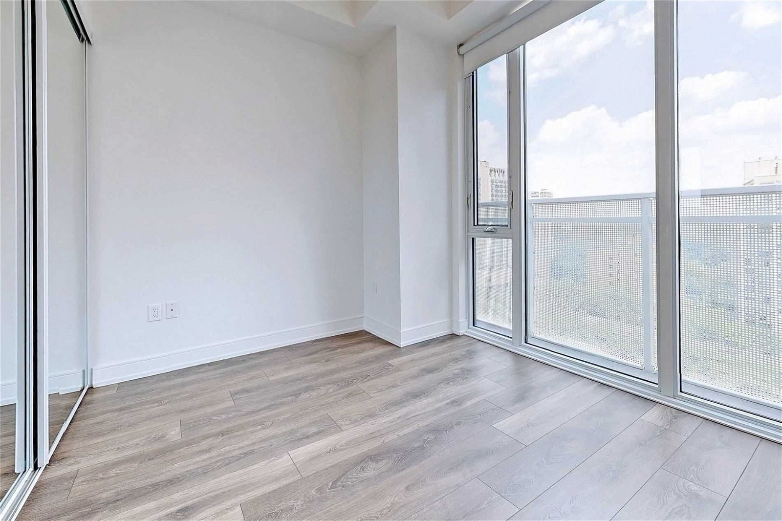 89 Mcgill St, unit 1305 for rent - image #8
