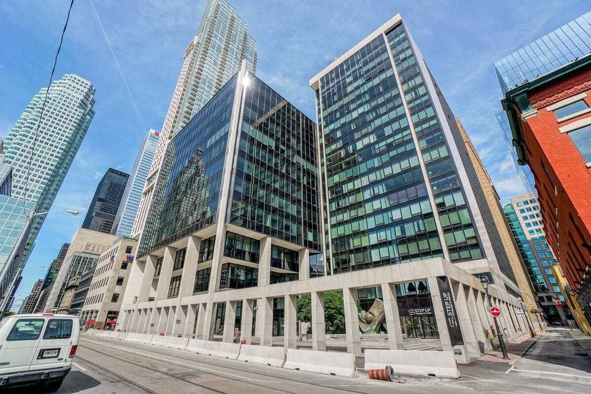 30 Wellington St E, unit 1602 for rent