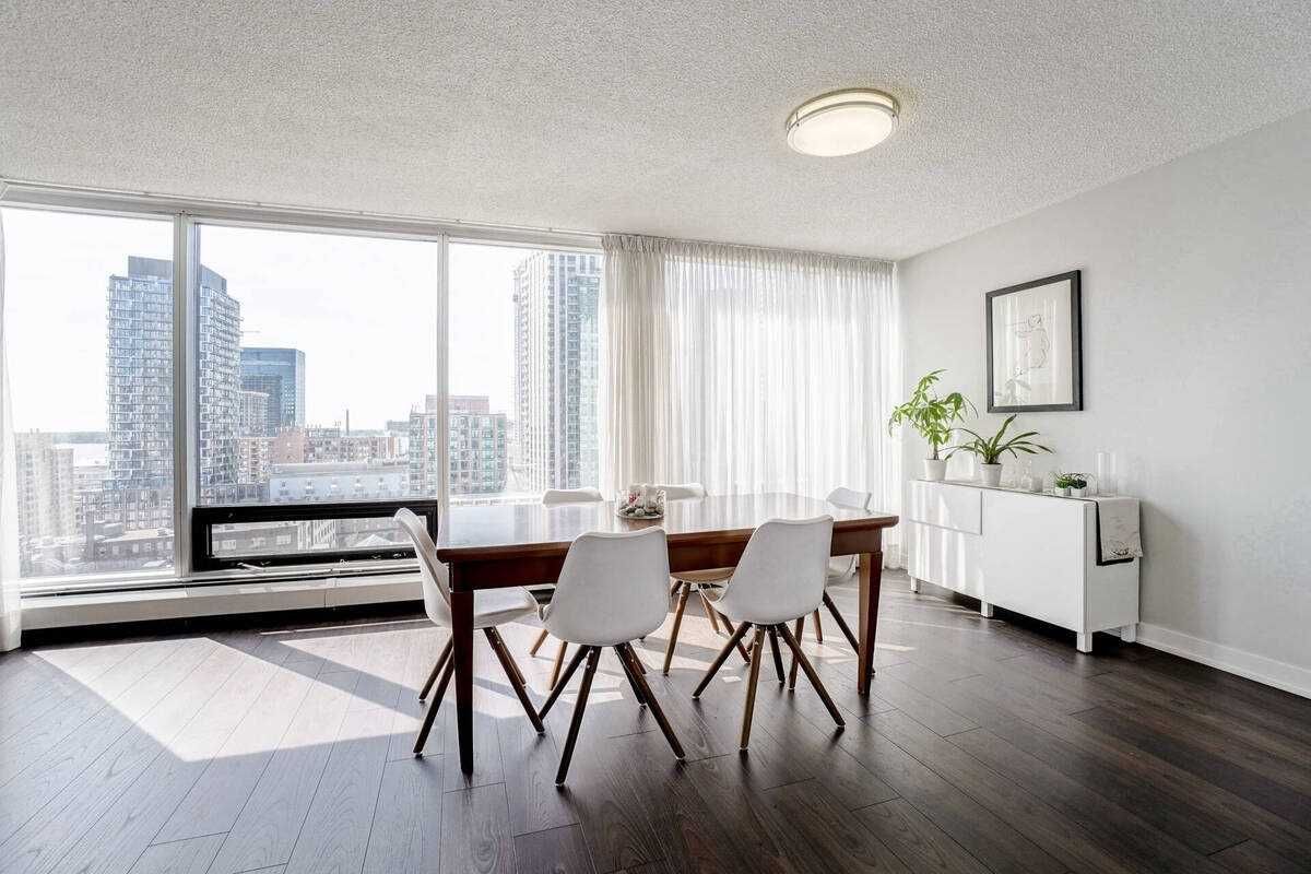 30 Wellington St E, unit 1602 for rent