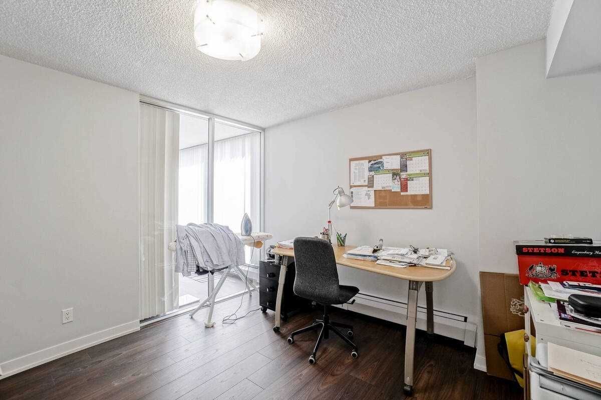 30 Wellington St E, unit 1602 for rent