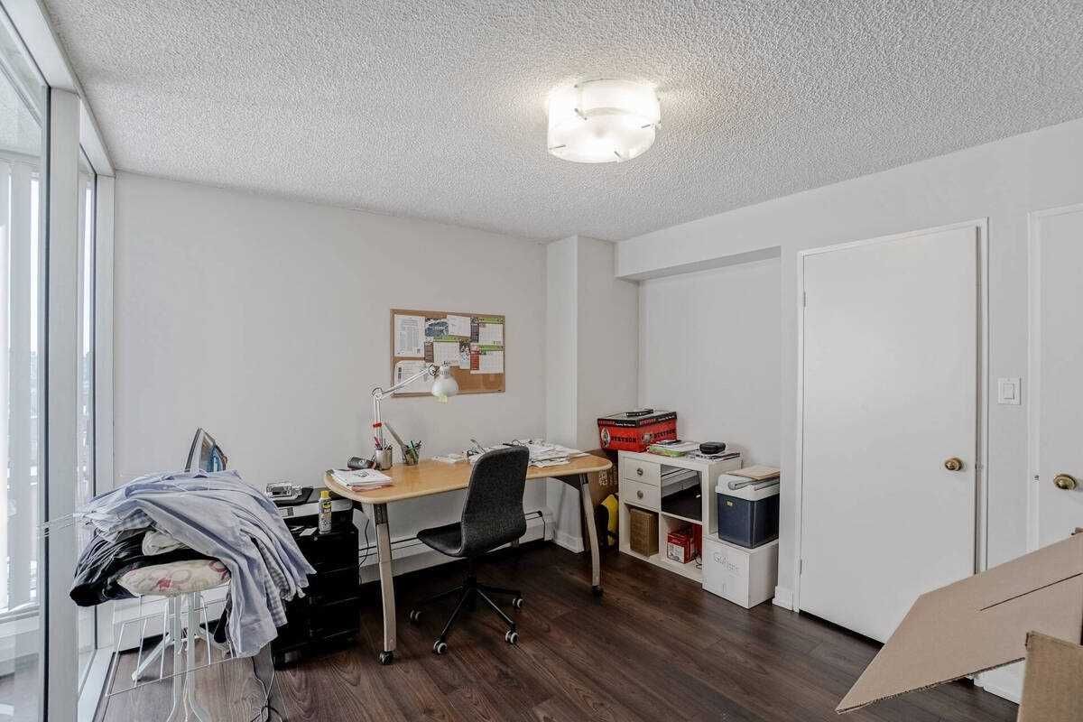 30 Wellington St E, unit 1602 for rent