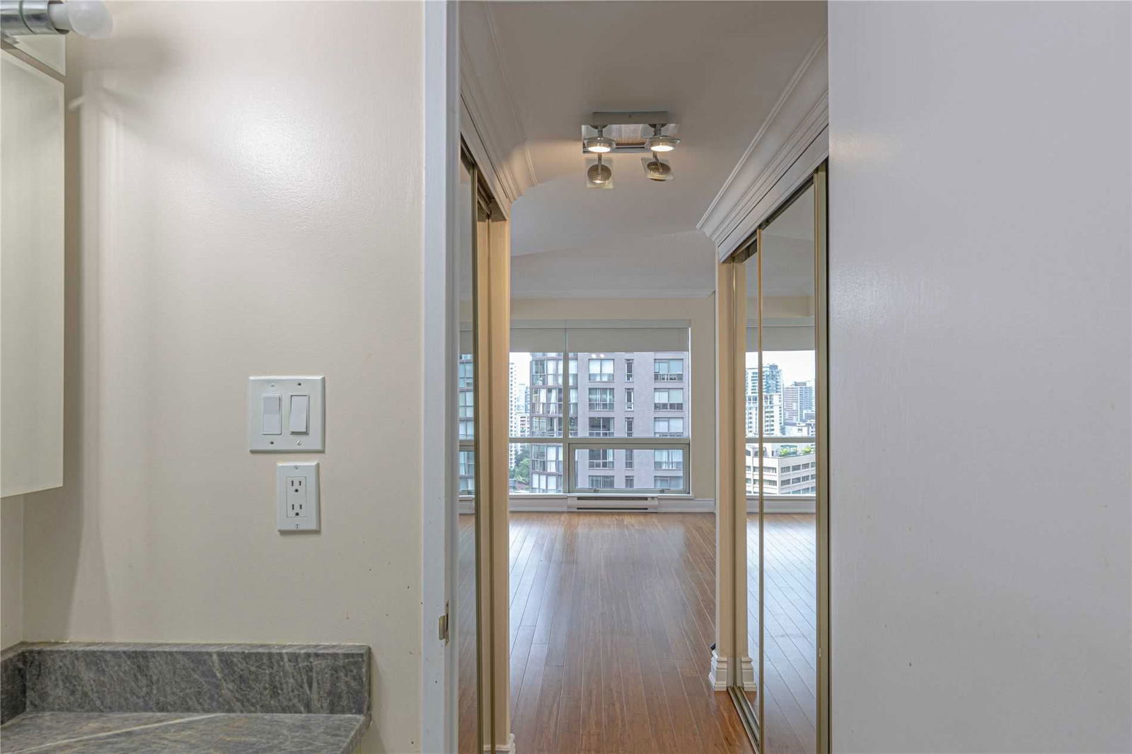 1001 Bay St, unit 2009 for rent