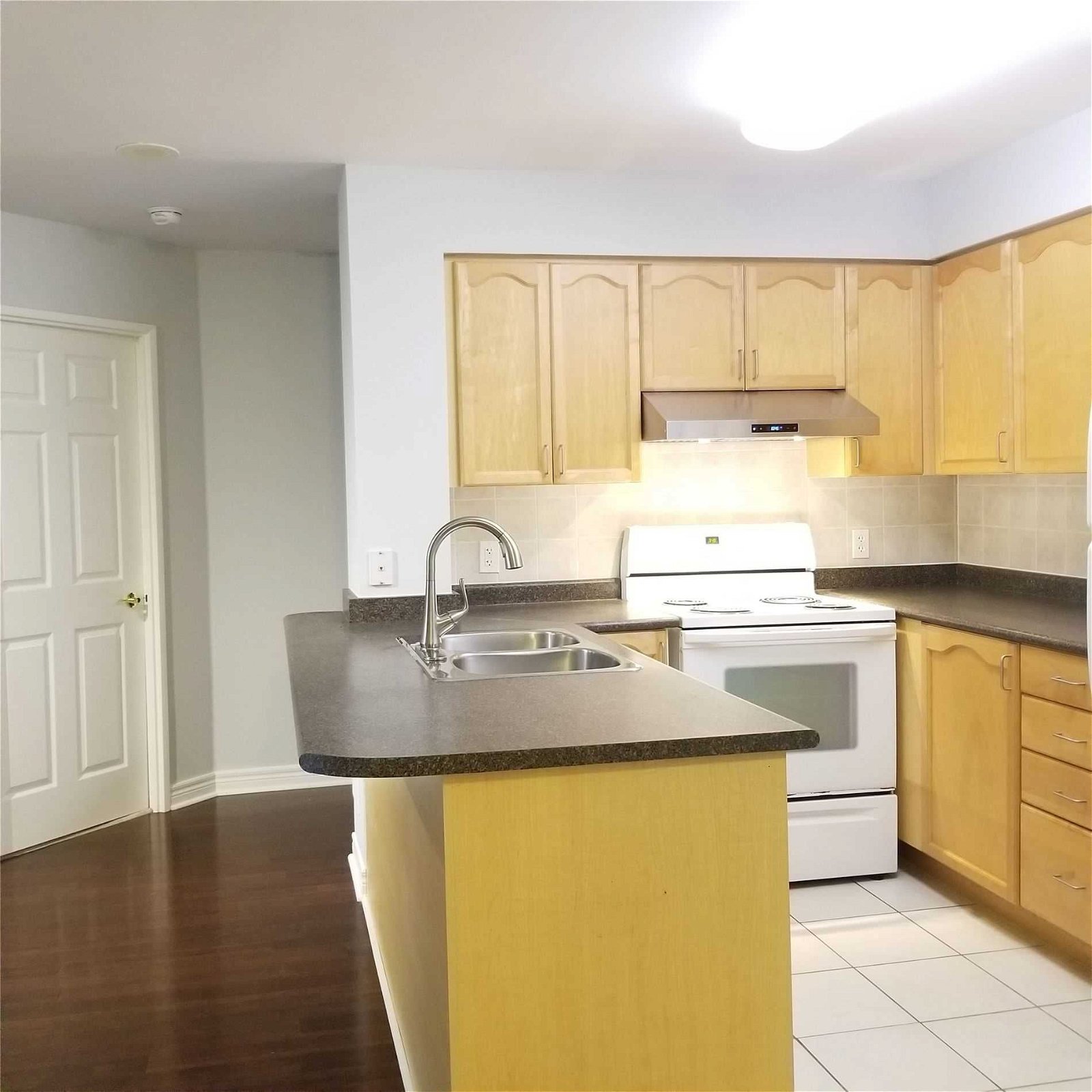 23 Hollywood Ave, unit 511 for rent - image #5