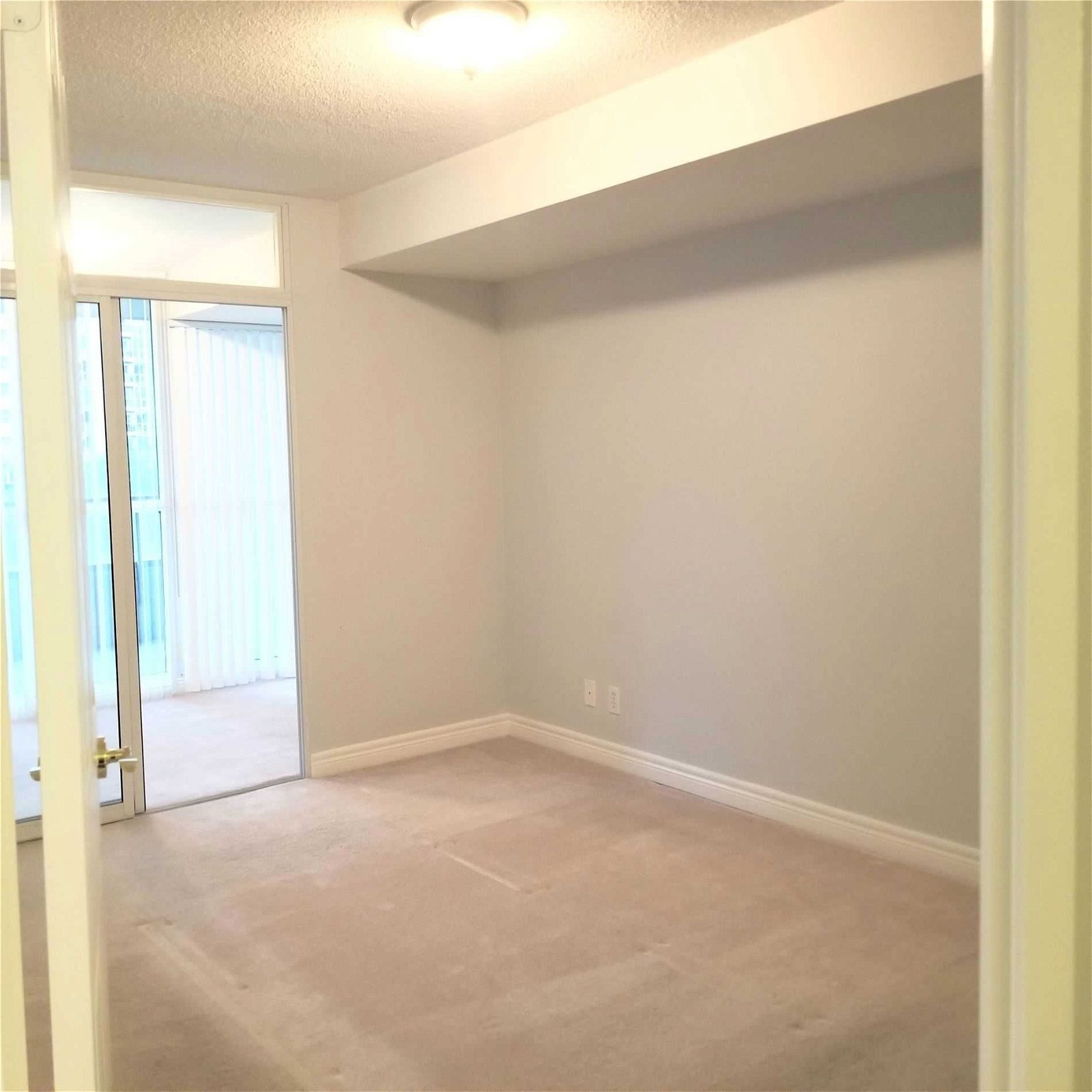 23 Hollywood Ave, unit 511 for rent - image #7