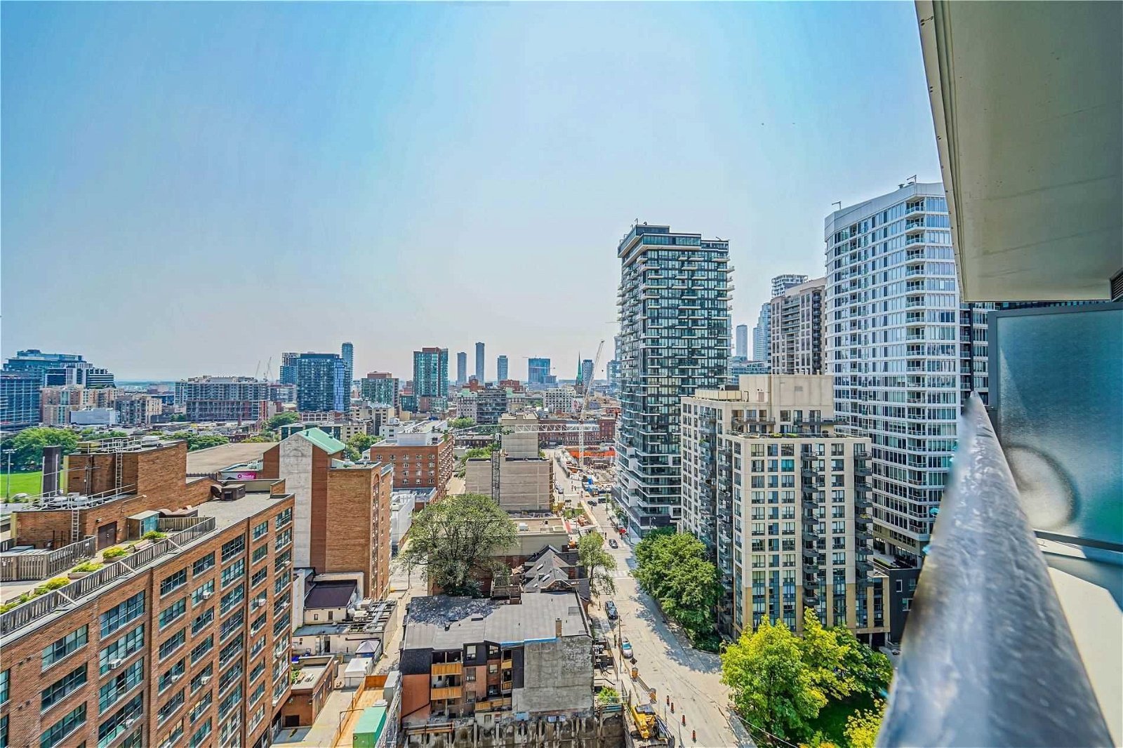 77 Mutual St, unit 1603 for rent - image #2