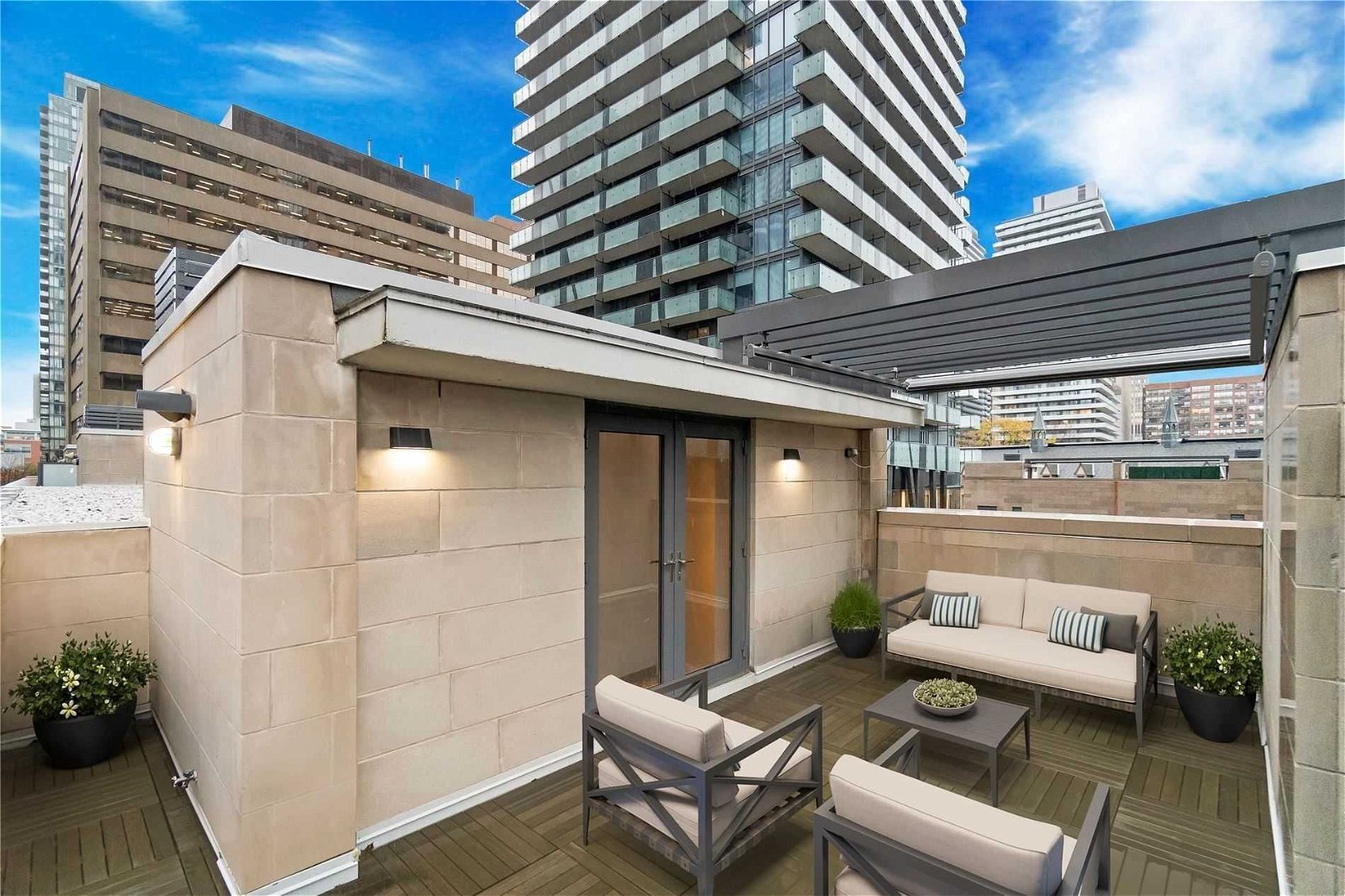 67 St Mary St S, unit Th1 for sale - image #8