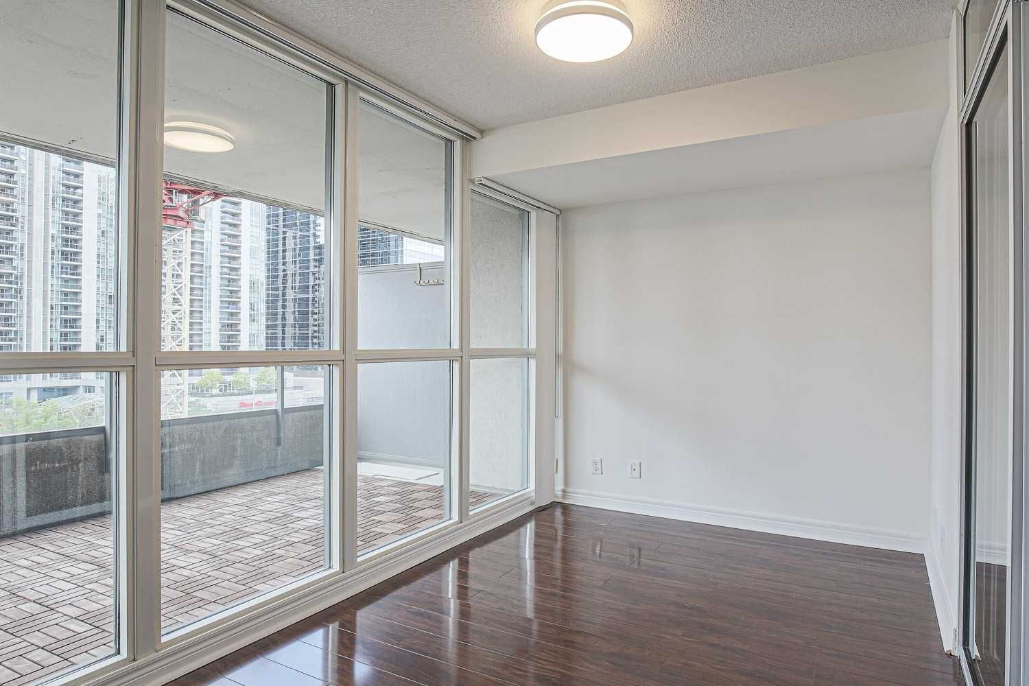 23 Hollywood Ave, unit 811 for sale - image #2