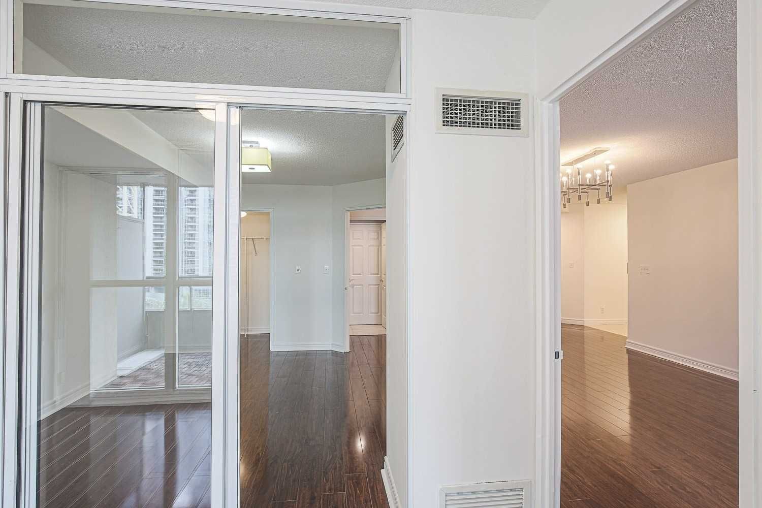 23 Hollywood Ave, unit 811 for sale - image #8