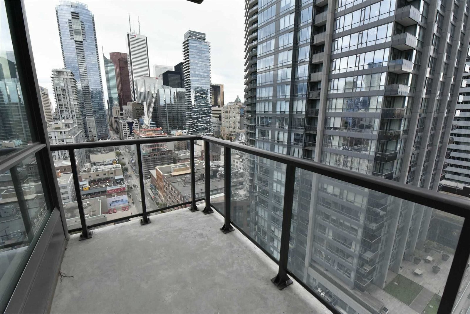 290 Adelaide St W, unit 1910 for rent - image #8