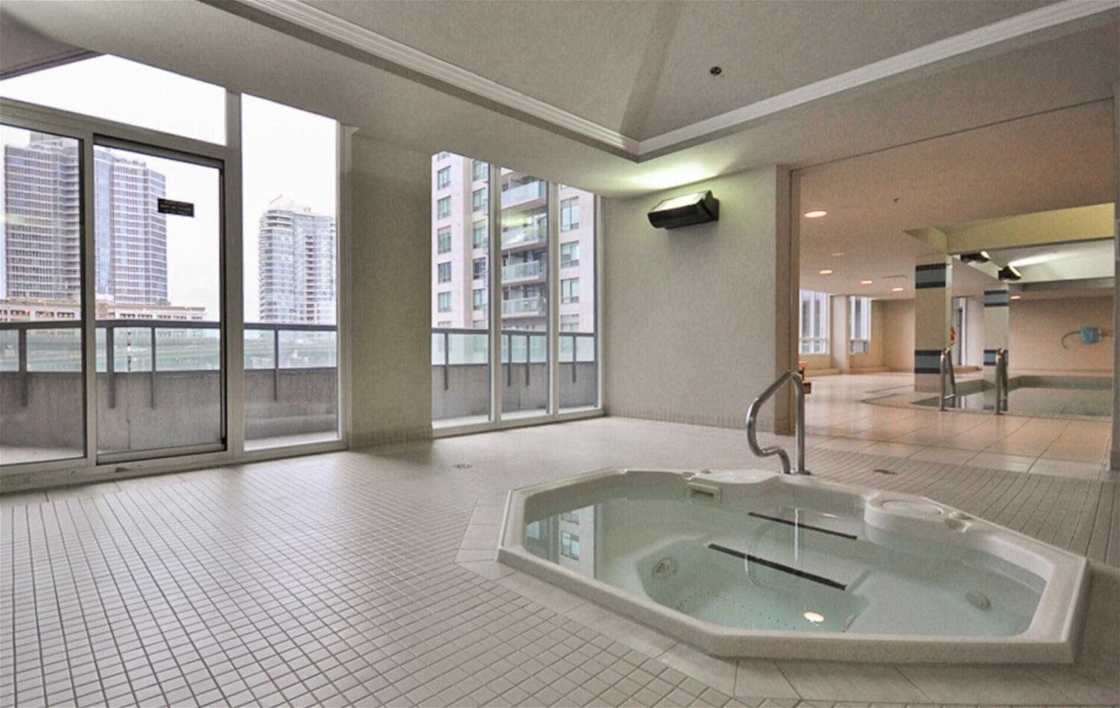 30 Grand Trunk Cres, unit 605 for sale - image #31