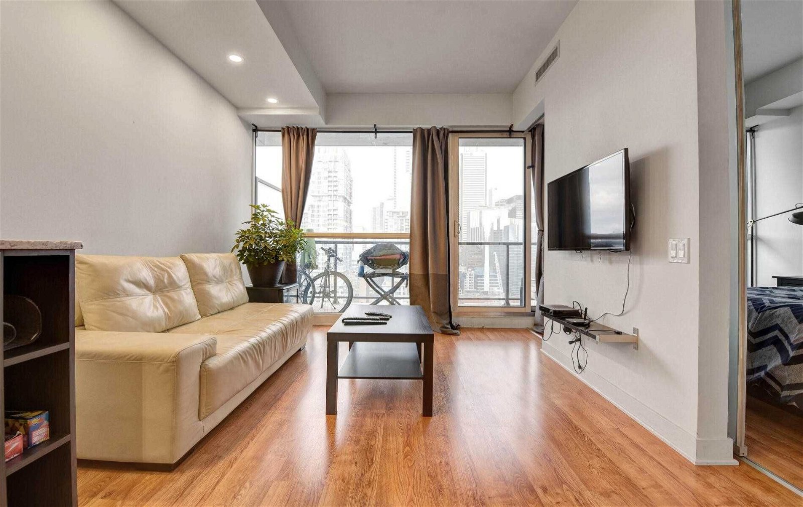290 Adelaide St W, unit 2206 for sale - image #5
