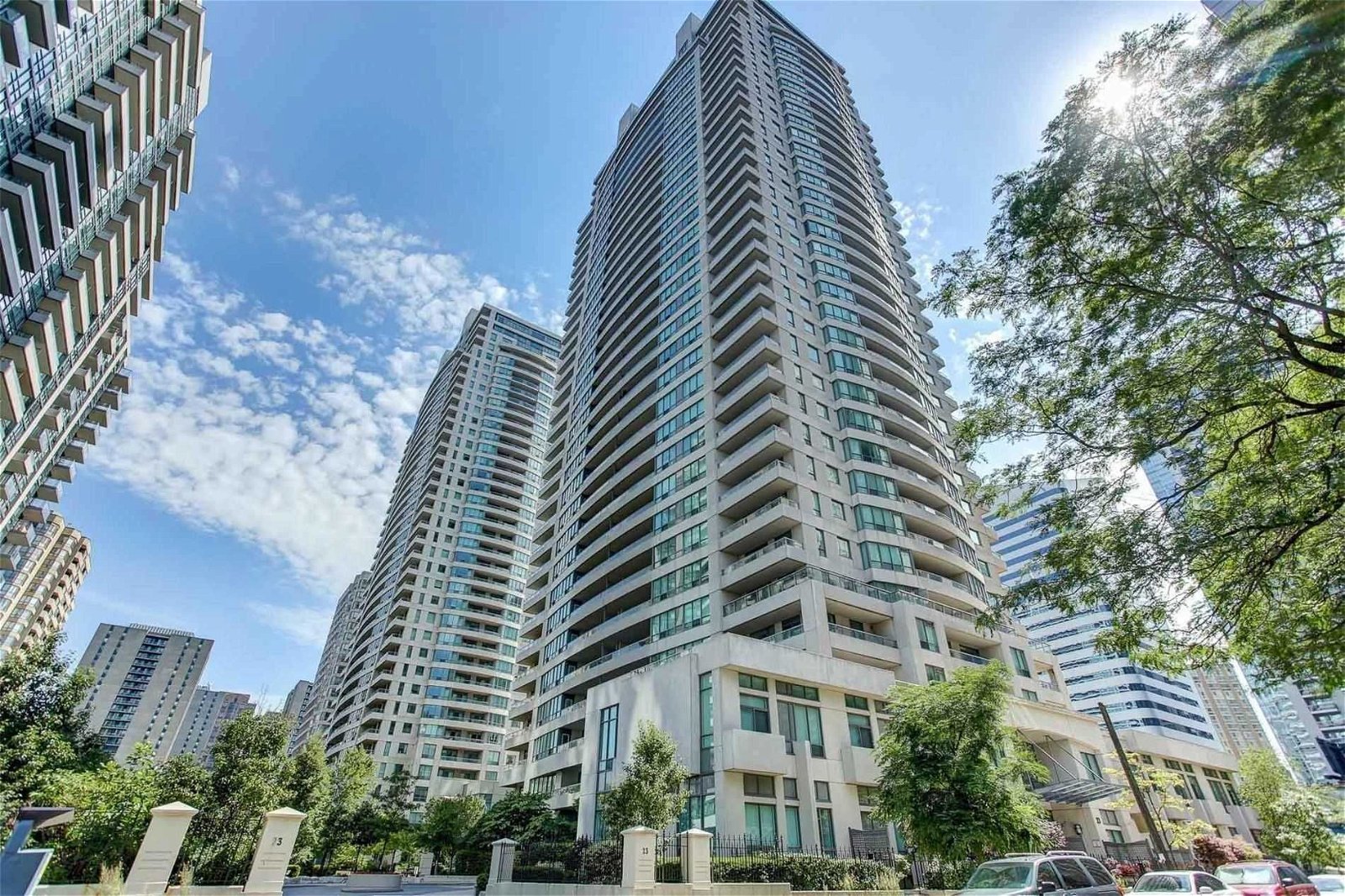 23 Hollywood Ave, unit 305 for rent - image #1