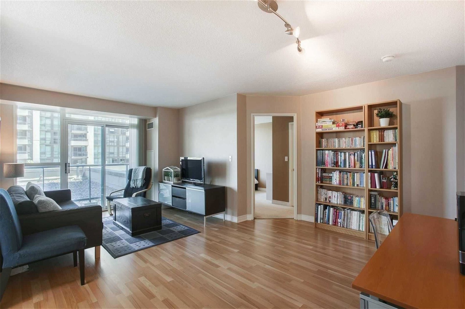 23 Hollywood Ave, unit 305 for rent - image #13