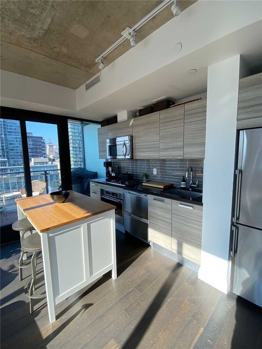 224 King St W, unit 1601 for rent - image #4