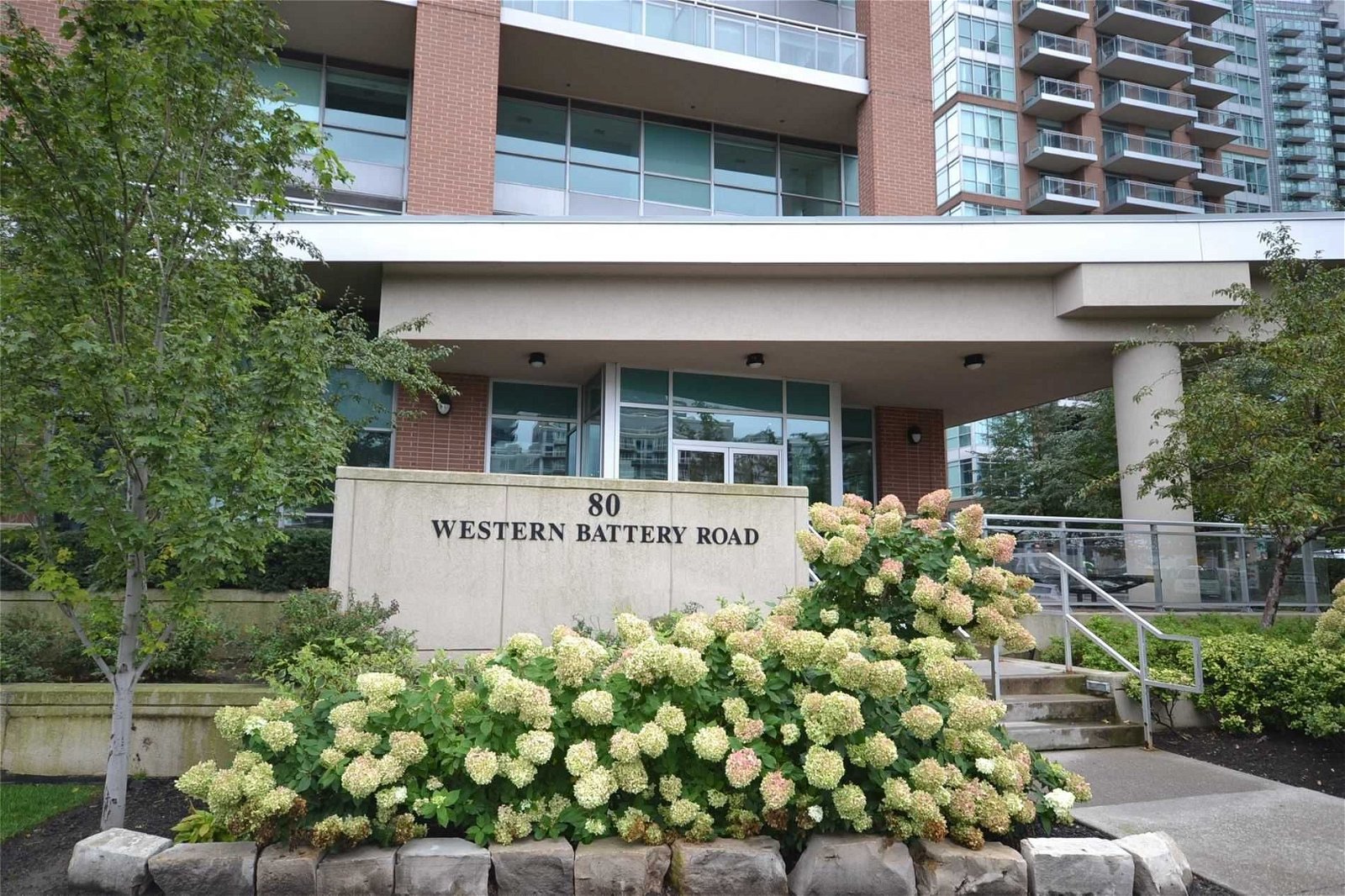 80 Western Battery Rd, unit 902 for rent - image #1
