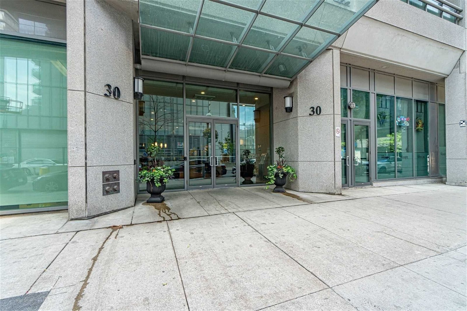 30 Grand Trunk Cres, unit 301 for rent - image #13