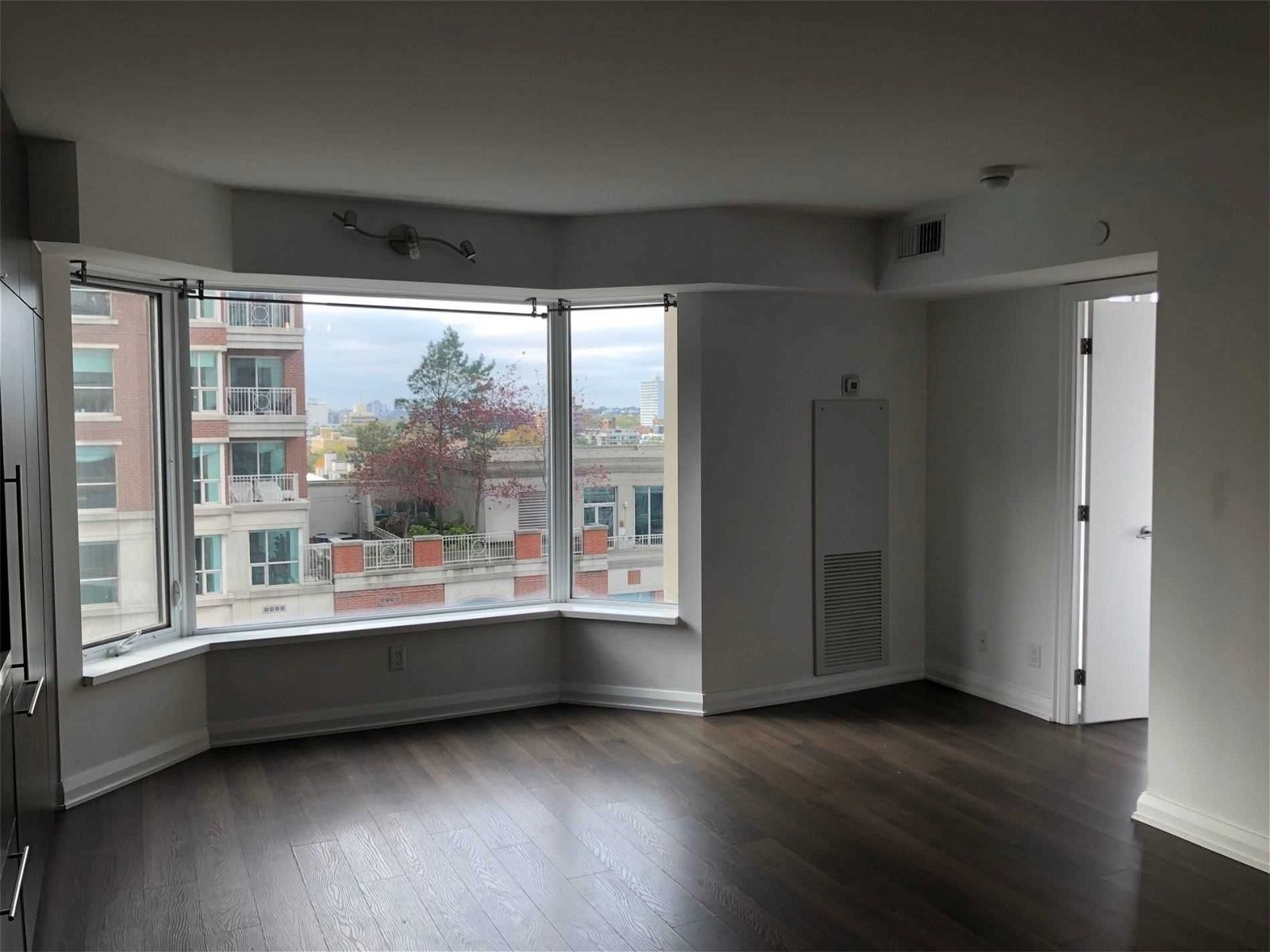 155 Yorkville Ave, unit 1117 for rent - image #3