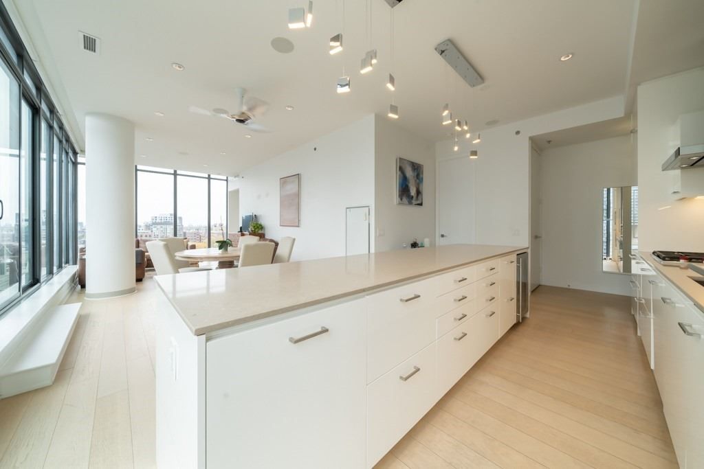 15 Beverley St, unit Ph4 for sale - image #2