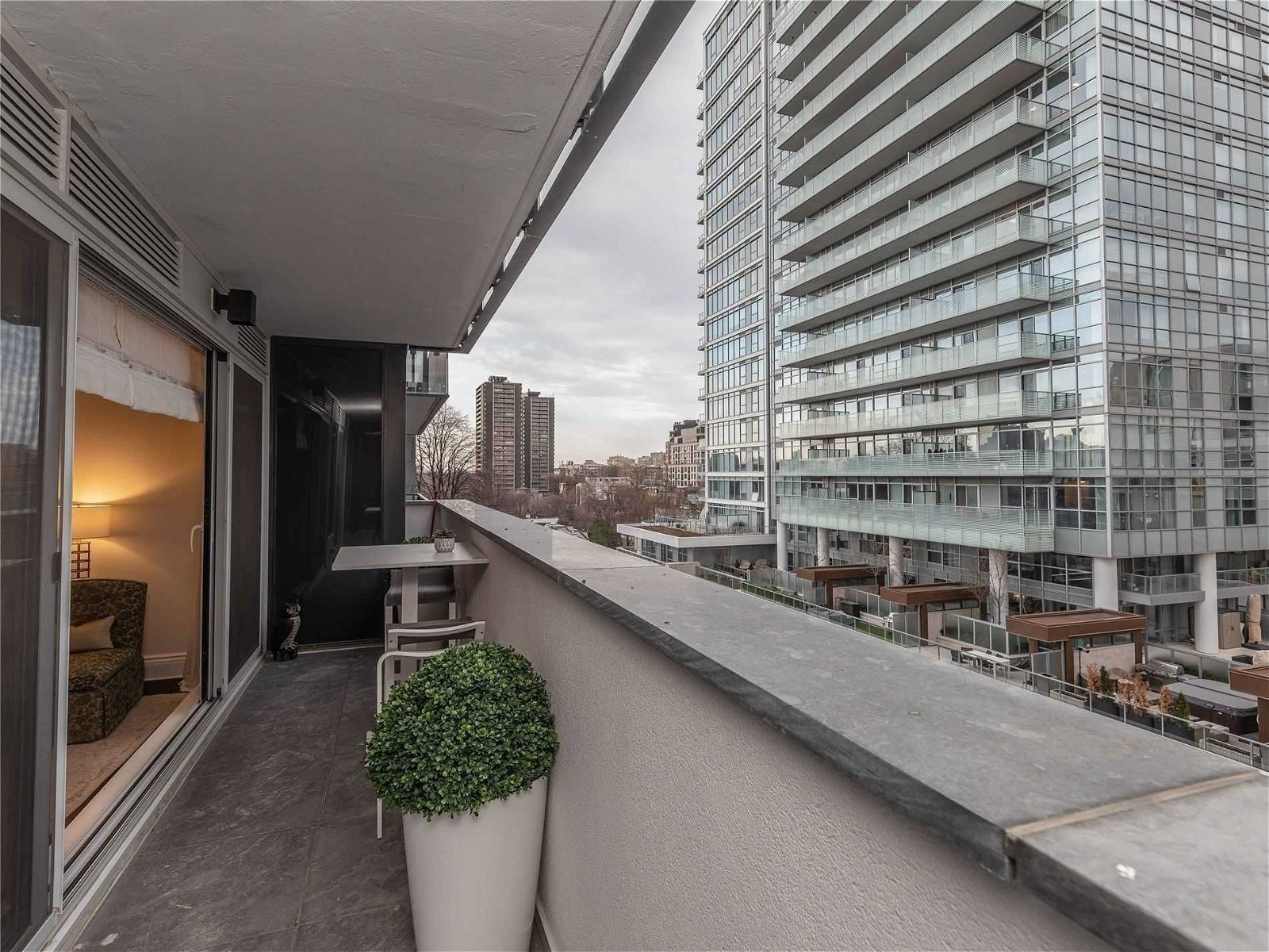 128 Pears Ave, unit 601 for sale - image #2