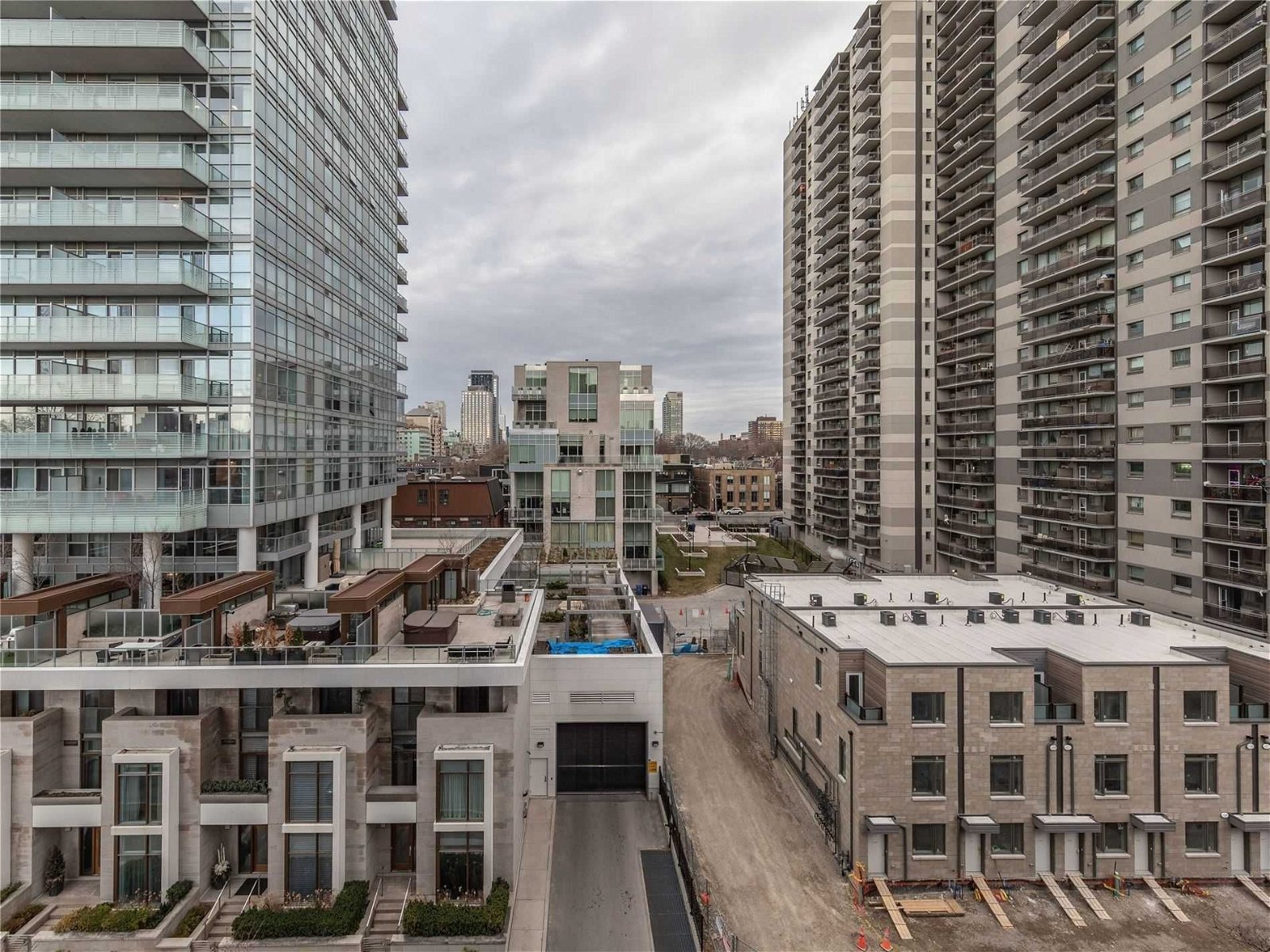 128 Pears Ave, unit 601 for sale - image #34