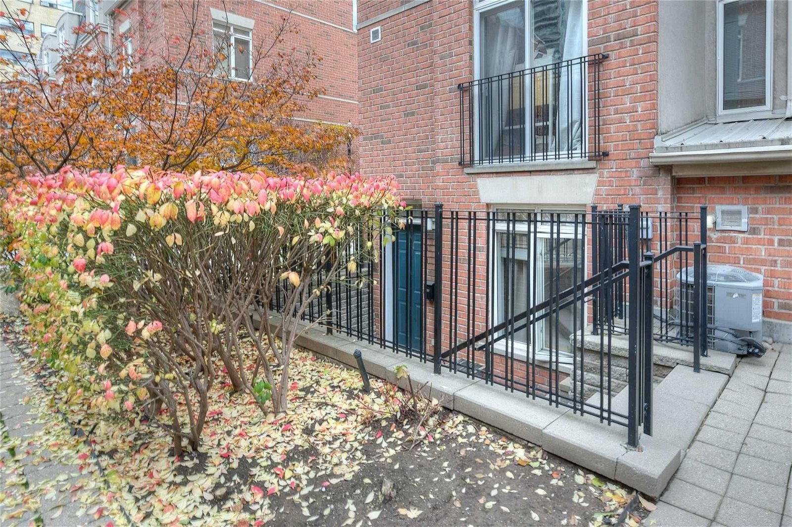 415 Jarvis St, unit 124 for rent - image #4